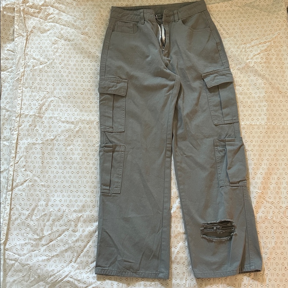Woman’s Gray Cargo Pants